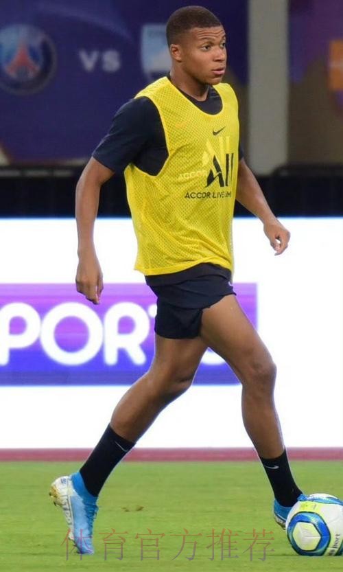 姆巴佩:我能踢所有的位置 会按照教练的安排踢球 姆巴佩:我能踢所有的位置 会按照教练的安排踢球